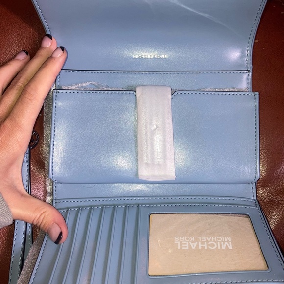 Michael Kors wristlet wallet. Brand new with tags - Picture 3 of 7